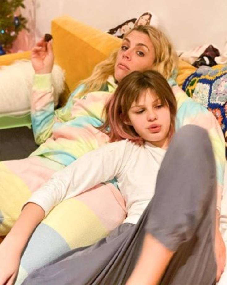 La estrella de 41 años está casada con el director de 'I Feel Pretty', Marc Silverstein, desde 2007 y además de Birdie, tienen otra hija llamada Cricket, de siete años.