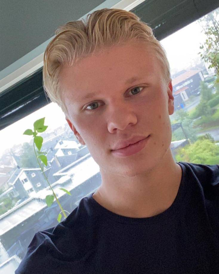 Otro de los grandes secretos de Haaland es que antes de dormir, el noruego se coloca unas gafas especiales que filtran las luces de artefactos y lámparas.