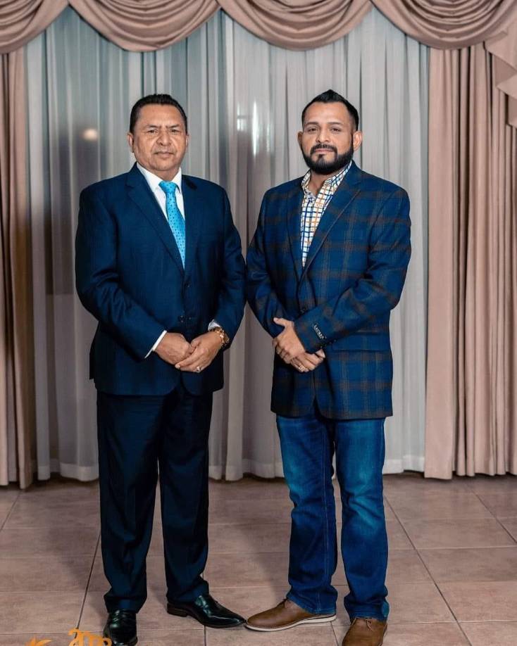 Además, era el único hijo varón de la familia pastoral a la que le sobreviven dos mujeres: Karen y Alejandra.