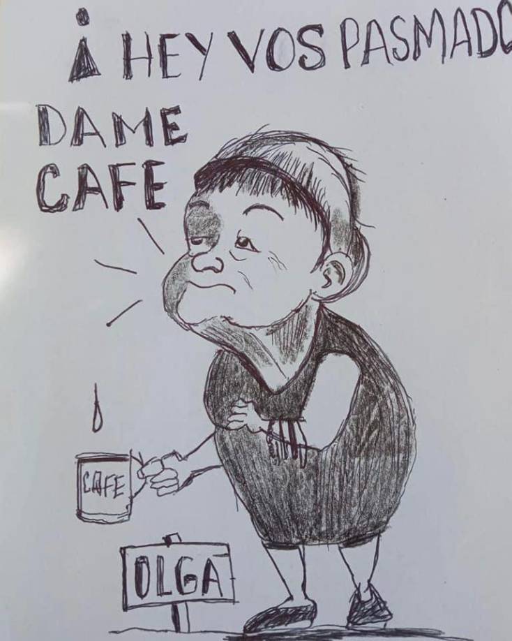 Es por ello que durante sus turnos suele cantarles sus canciones favoritas y escuchar sus historias mientras toman café. Señaló que fue justamente una taza de café lo que lo llevó a hacer su primera caricatura de Olga, quien todos los días llega a la cocina con su taza en la mano a pedir café, usando su popular frase “Hey vos pasmado, dame café”.