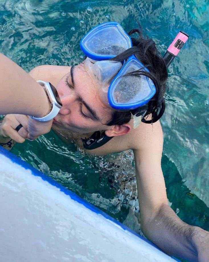 El 18 de septiembre de 2022, Isaac y Daniela tuvieron una discusión violenta donde la modelo fue golpeada por su novio. 