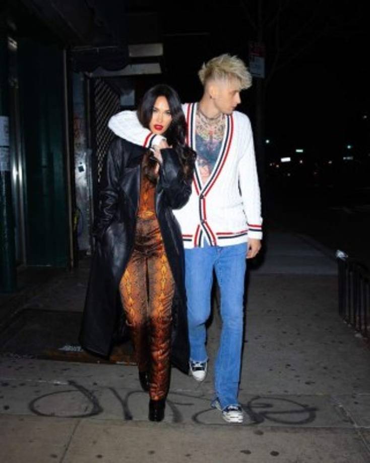 El 22 de abril, celebró el cumpleaños de su novio, el rapero Machine Gun Kelly. La pareja hizo pública su relación en mayo de 2020 después de conocerse en el set del debut como director de Randall Emmett, Midnight In The Switchgrass.