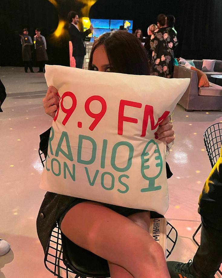 “Los videos del despacho presidencial, en el caso de que hayan sido así, es un tema que la Justicia tendrá que investigar, es absolutamente detestable solo por una cuestión de respetar las instituciones”, afirmó este viernes el portavoz presidencial, Manuel Adorni, en su habitual conferencia de prensa en la Casa Rosada, sobre los videos en los que se ve a Tamara Pettinato, conocida por su labor en medios de comunicación, conversando en un tono íntimo posiblemente con Fernández, del que solo se oye la voz.