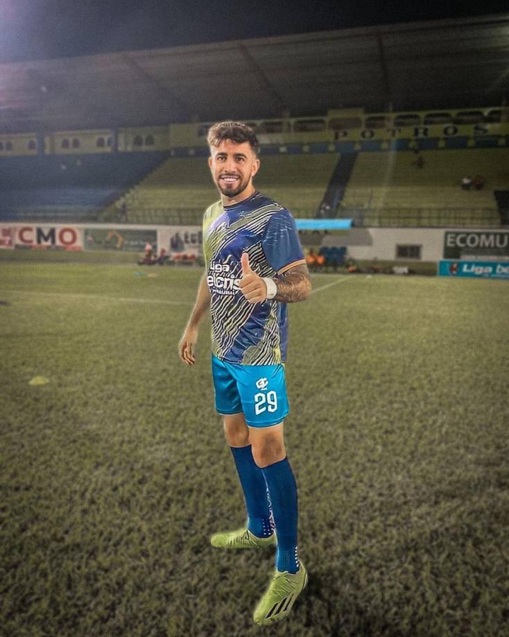 En los últimos días se rumoró que el futbolista ya había cerrado su fichaje por el Olimpia, algo que negó rotundamente su representante y desde el seno del club blanco también se confirmó que nada de eso era real, por lo que Auzmendi continuará buscando club.