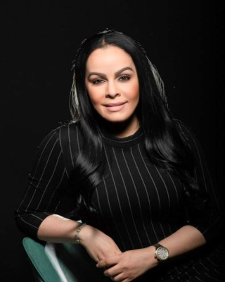 La pastora de origen dominicana ha saltado a la fama internacional por sus duros mensajes de la palabra de Dios, pero también por sus muy sonados retoques estéticos.