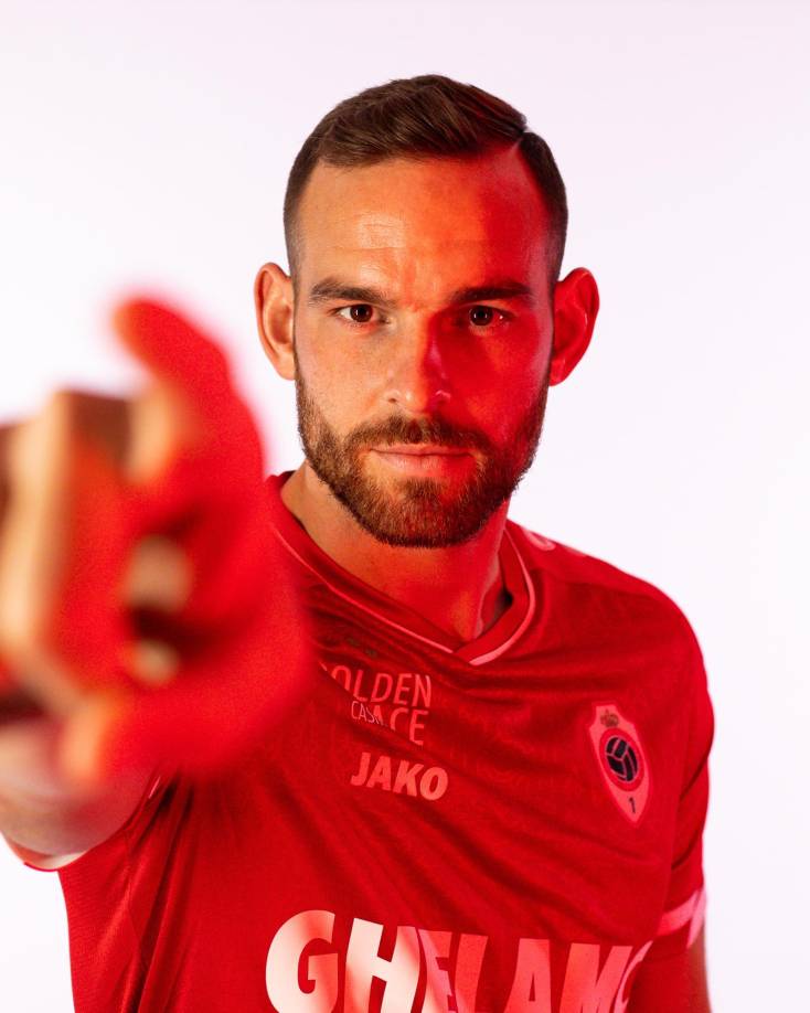 El Royal Antwerp de Bélgica ha fichado al delantero holandés Vincent Janssen por 5.500.000 €. Firma hasta junio de 2026 y llega procedente del Monterrey de México.