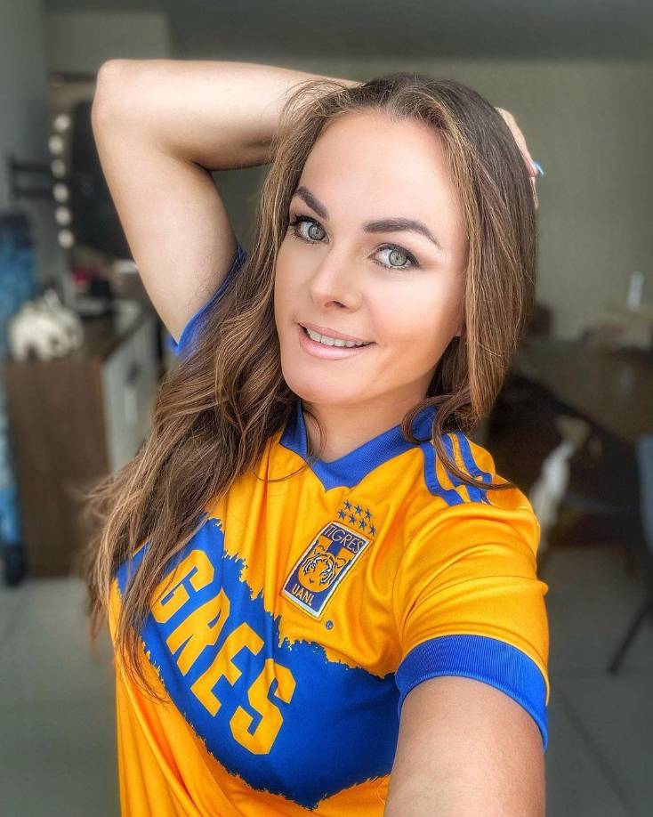 Virginia Ramírez es una reconocida conductora de programas de Televisión en México. La chica es simpatizante de los Tigres y ahora exhibió al francés Gignac.