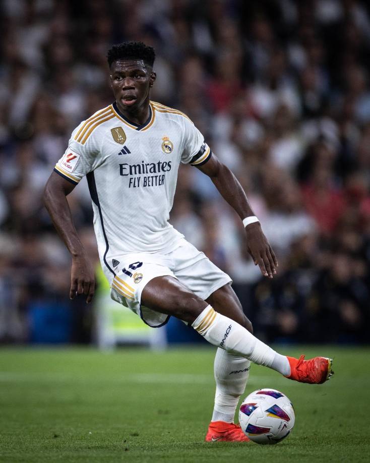 Mediocampo: Tchouaméni, el francés es parte del 11 titular del Madrid en su debut en Champions.