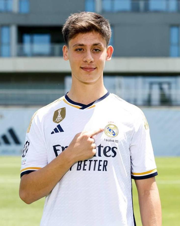 Arda Güler es una de las opciones para Ancelotti. El juvenil podría jugar como media punta en el eje de ataque madridista.