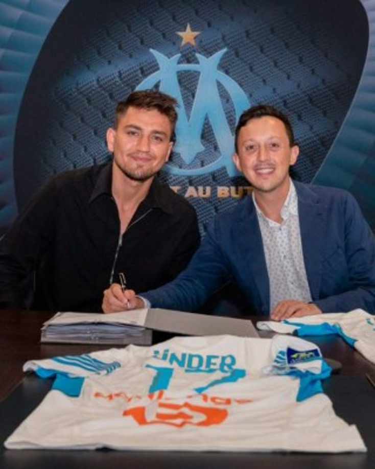 La Roma cedió al Marsella por un año al extremo internacional turco Cengiz Ünder, de 23, por 500.000 euros y una opción de compra obligatoria de 8,4 millones de euros. Foto Twitter Marsella.