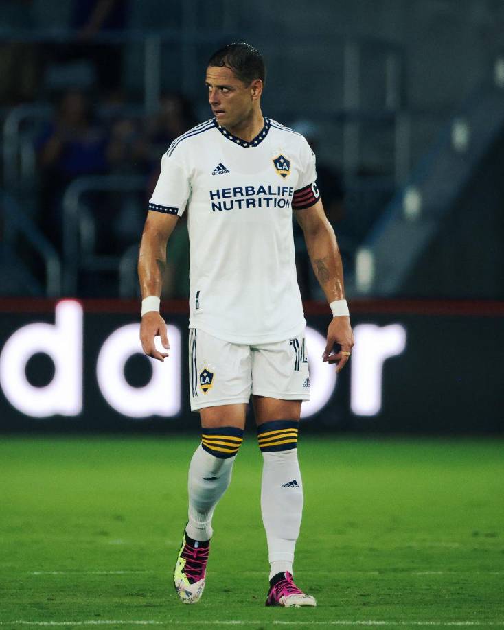 Tras su salida de Los Angeles Galaxy, Javier “Chicharito” Hernández podría regresar al equipo que lo vio crecer, el Chivas de México. El exjugador del Manchester United y Real Madrid ya habría dado el sí a su regreso con 35 años, esto según ESPN.