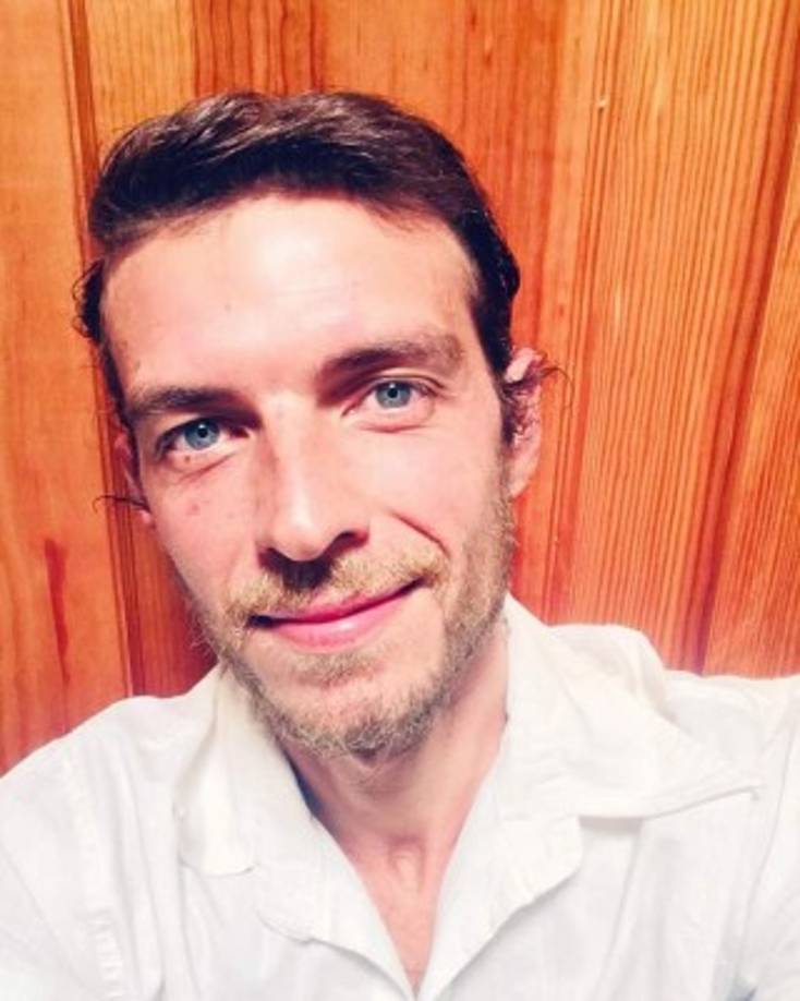 Actualmente Camilo Blanes se encuentra en plena grabación y producción de su nuevo disco que está grabando en México. Al enterarse del fallecimiento de su padre no ha dudado en tomar el primer vuelo a Madrid.