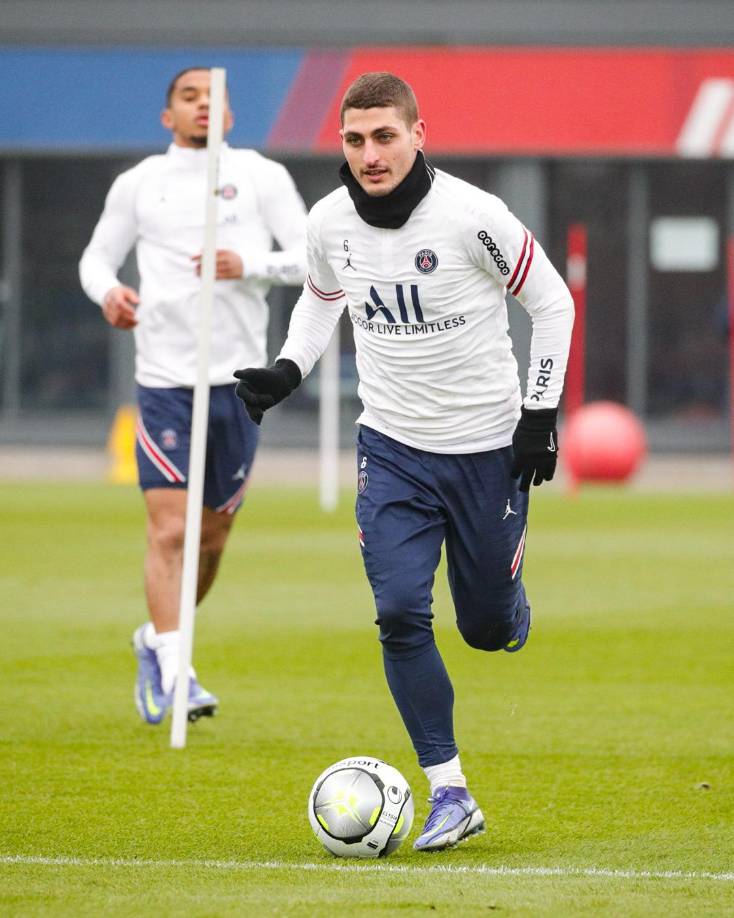 Marco Verratti: El centrocampista italiano es el quinto mejor pagado del PSG ya que gana 1,2 millones mensuales brutos .
