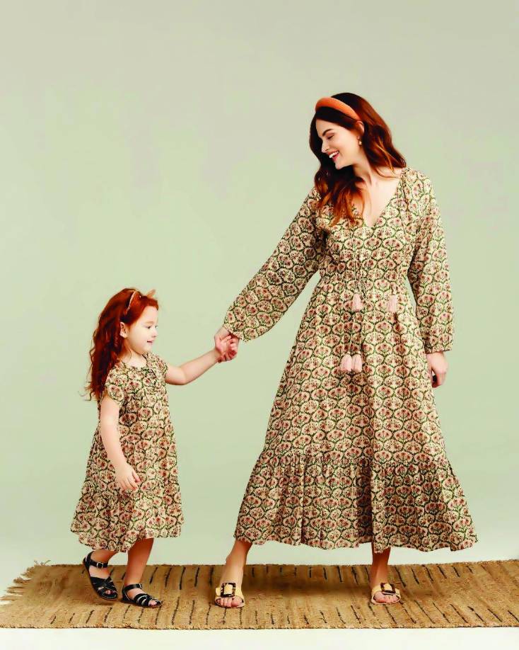 En una entrevista con LA PRENSA, Stephanie dijo que trata de compartir lo más que puede con su pequeña Eleana Rose, ya que en su faceta como reina de belleza le ha tocado separarse de ella para enfocarse en su preparación.“Mi niña es una luz en mi vida, ella me inspira todos los días y me hace recordar que debo disfrutar cada momento. Cuando me ve me dice ‘mami, siéntate, quédate conmigo un ratito’, pintamos juntas y me da mucha paz. Ella ya comprende que soy Miss Honduras y está muy orgullosa de mí. Agarra una corona que tengo en la casa, me la pone y grita ¡Honduras! Quiero pasar más momentos especiales con ella porque estas etapas pasan muy rápido”, expresó.