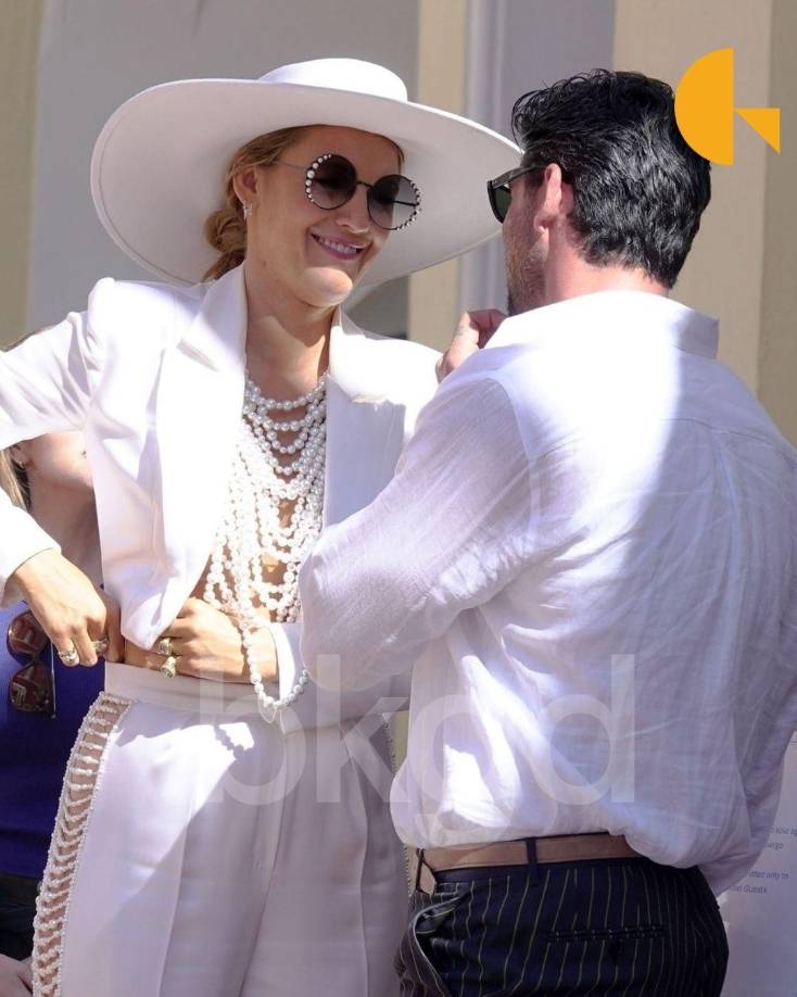 Michele Morrone terminó el video con un mensaje a su coprotagonista, señalando: “Blake, te amo mucho. Sigue así y nos veremos muy, muy pronto”.