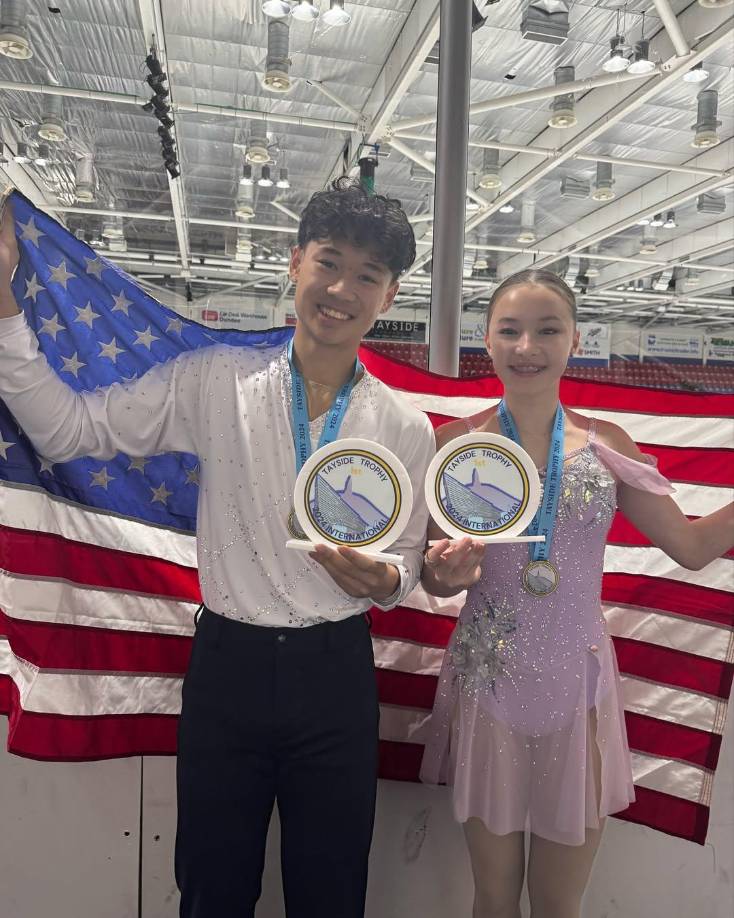 Jon Maravilla es pareja artística de la patinadora Saya Carpenter, y juntos ostentan varios titulos regionales juveniles. 