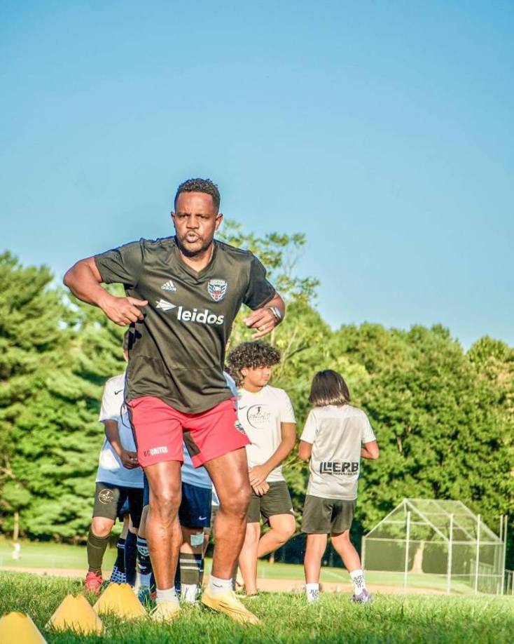 Luciano Emílio da Silva, tiene 45 años y nació en Ilha Solteira, Brasil. 