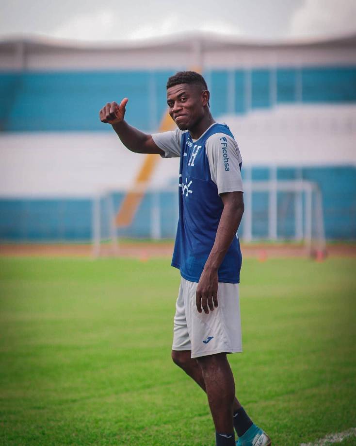 Wesly Decas: Apunta a ser el lateral por la banda izquierda.