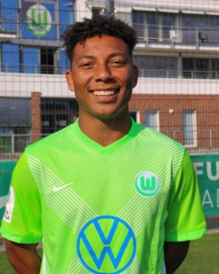 Kobe Hernández, un lateral izquierdo de 19 años nacido en Estados Unidos, pero con padres hondueños, se encuentra en Alemania donde realiza la pretemporada en el primer equipo del Wolfsburgo de la Bundesliga. Estuvo el curso pasado en la categoría Sub-19 del club alemán.