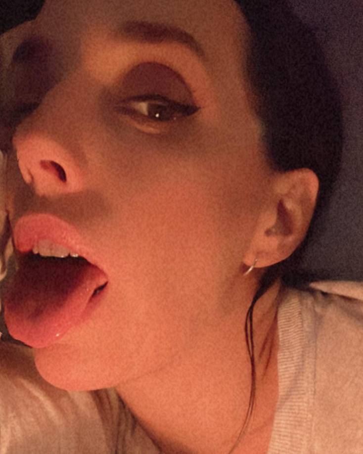  Después que se publicara el primer video salió a luz uno más en el que ella le dedica una carta de amor. 