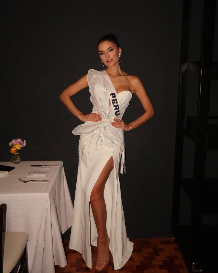 Perú: Tatiana CalmellPerú sigue siendo un país con grandes expectativas en el <b>certamen</b>. Tatiana, quien fue coronada Miss <b>Perú</b> 2024, ha impresionado a los fanáticos con su actitud de campeona y su gran trabajo de preparación. Los seguidores de la belleza peruana están expectantes por lo que ella puede lograr.