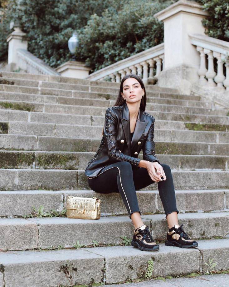 “Feliz cumpleaños Sandra Tabarés. Te amo. Gracias por levantarme del suelo y llenarme de vitalidad de nuevo. Seguimos sumando momentos. En las duras y en las maduras”, escribió Joana Sanz en el mensaje citando a su amiga Sandra Tabarés, que cuenta con más de 33.700 seguidores en Instagram.