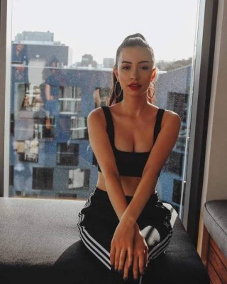 La familia de Christian Serratos es mexicana, pero su esposo es de Dinamarca. Juntos tienen un bebé llamado David Boyd Wolfgang de tres añitos.