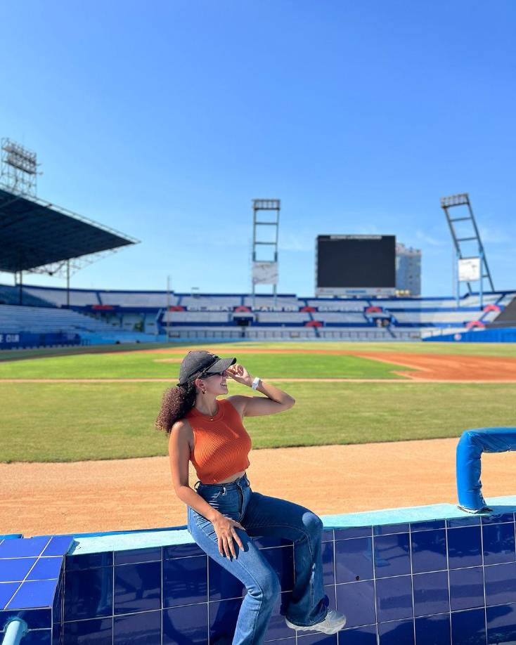 Sobre el reto que enfrenta ser mujer y pertenecer al área deportiva dijo: “Me siento tranquila tratando de que mi trabajo hable más allá de mi género. Dejando de lado esos prejuicios y aprendiendo constantemente”.