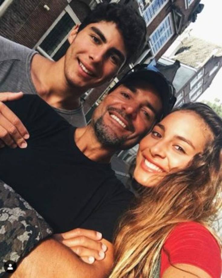 Aunque el boricua es muy celoso de su vida privada, en sus redes sociales ha compartido, últimamente, algunas fotos con sus hijos y su vida familiar, así como los viajes que hacen juntos.