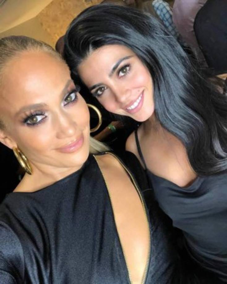 Fue el mismo bachatero el que dio a conocer la noticia a través de su cuenta oficial de Instagram, donde publicó la foto de la portada de la revista People en Español a quien le dieron la la EXCLUSIVA.