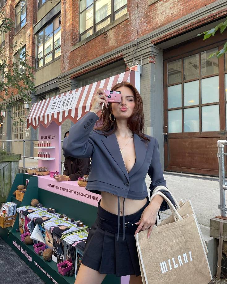 En su cuenta de Instagram @stephaniecamcam cuenta con más de 37 mil seguidores. En esta red social, Stephanie comparte de su día a día, así como su faceta de modelo y mamá. 