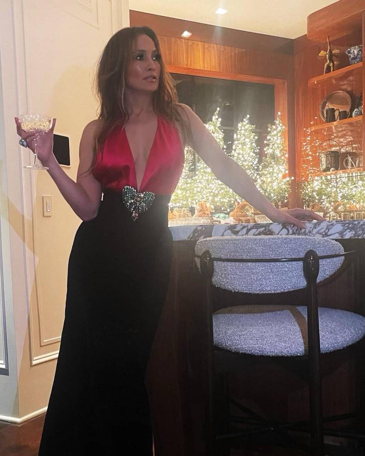 La cantante y actriz Jennifer López lució maravillosa en la despedida del año 2022.