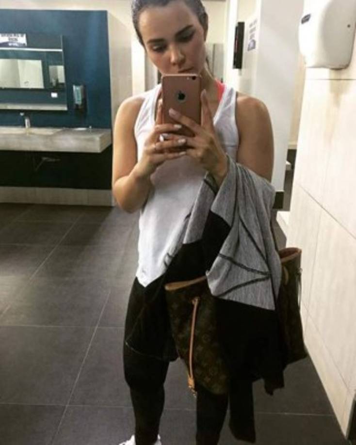 'Quizás tú has pensado que mi vida ha sido fácil y perfecta, y que nunca he sido insegura...Pero no hay nada más lejos de la realidad', continuó en el posteo.