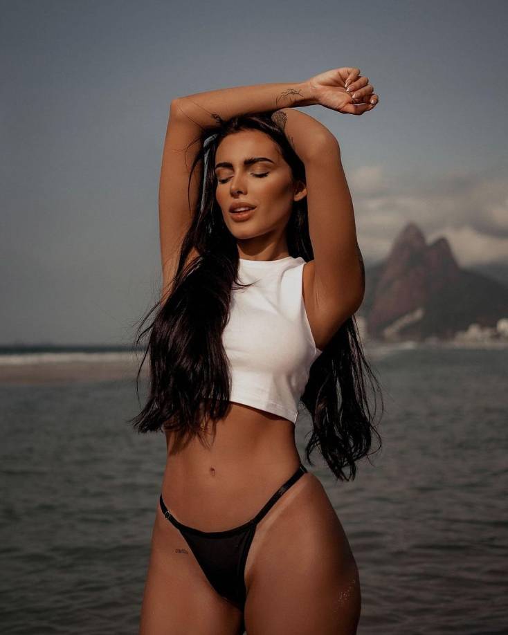 La influencer compartió con sus más de 700.000 seguidores una captura de su conversación con el futbolista argentino, poniendo en jaque su matrimonio con Antonela Roccuzzo, su pareja de toda la vida y madre de sus tres hijos.