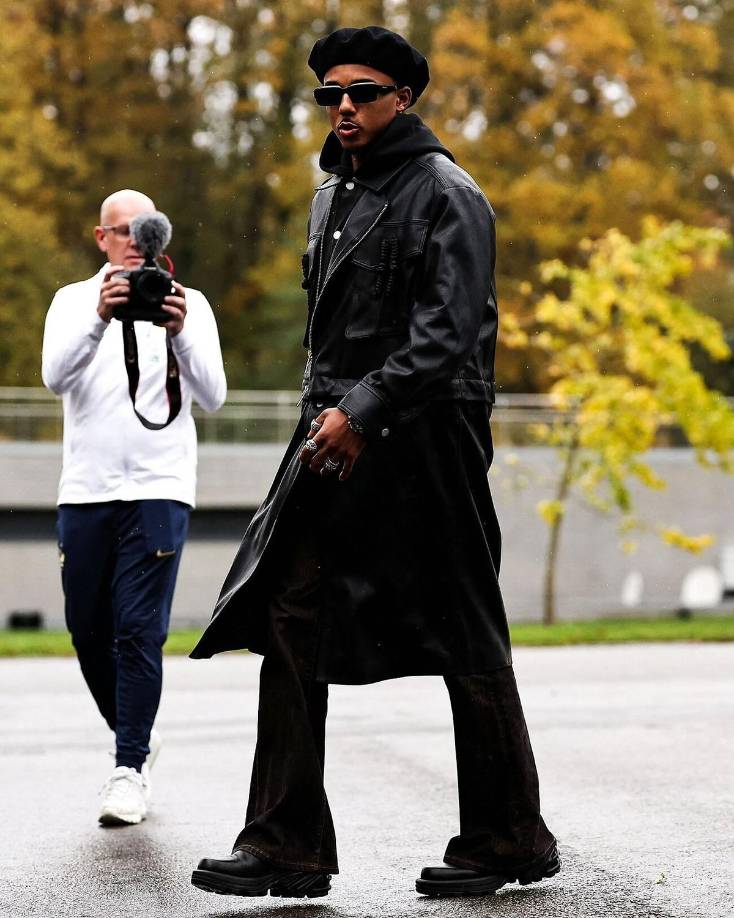 Así son los looks más atrevidos que ha usado Jules Koundé, futbolista francés del FC Barcelona.