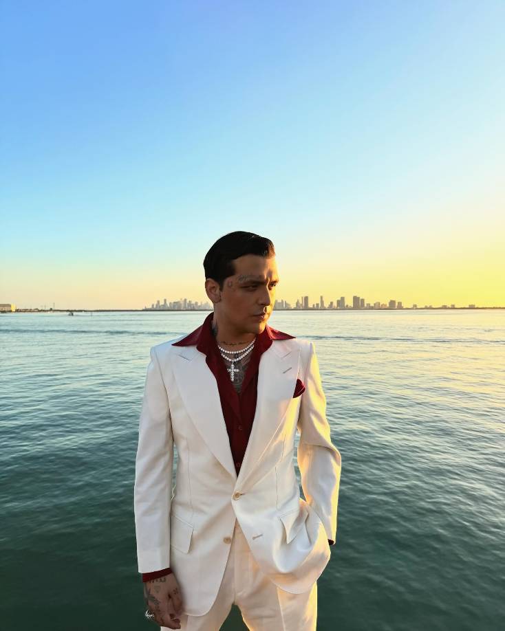 El pasado 11 de junio, Despierta América citó una “buena fuente” y se aseguró que el romance de los jóvenes cantantes habría iniciado hace “un mes” y que el artista aparentemente terminó la relación con la argentina hace “tres meses”.