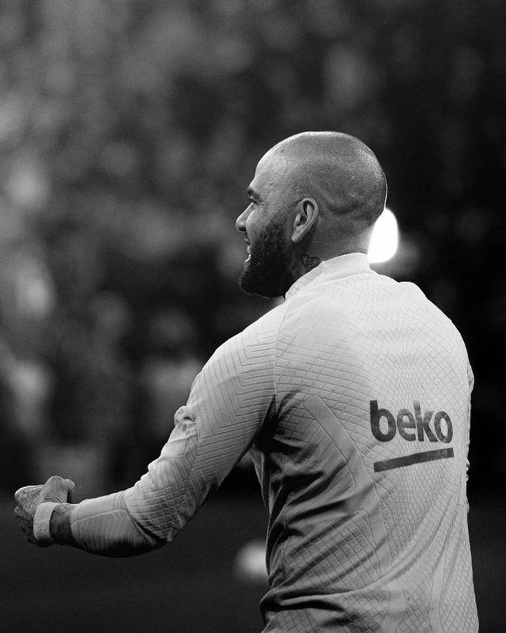 “Recuerdo decirle ‘no puedo, no puedo, me tengo que ir, no quiero’, y él me empezó a decir muchísimas cosas. Cuando posteriormente me puso en el suelo yo recuerdo quedarme en shock, no sabía qué hacer allí”, agregó.