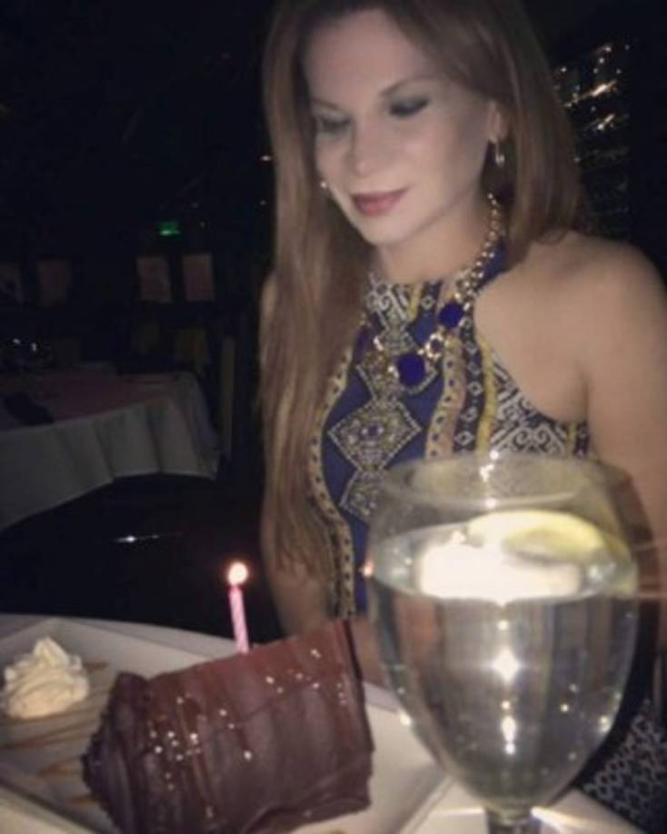 Para compartir con sus seguidores en las redes sociales, Mhoni compartió fotos en bikini que robó suspiros a varios de sus fans.