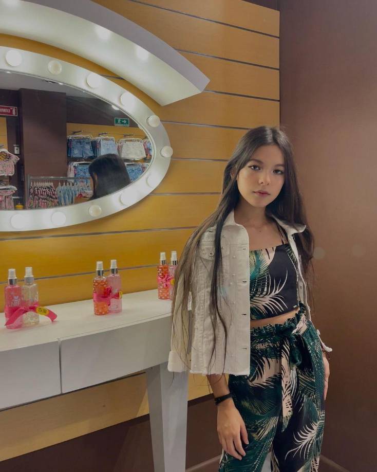 Actualmente Cristal se encuentra cursando el noveno grado de manera virtual y toma clases de actuación en la academia JN Producciones de la actriz Juliana Velásquez, quien escribió en su cuenta de Instagram: “Nada absolutamente nada en esta vida, pasa porque si. Hace unos años, cuando mi carrera musical aún no comenzaba y mi carrera como actriz “adulta” estaba hasta ahora empezando a tomar forma, recibí una retadora pero transformadora propuesta.Ser la “Acting and Kid Coach” de los niños que formarían el elenco de esta poderosa e impresionante película llamada “Sound Of Freedom.”