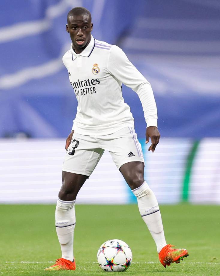 Ferland Mendy - El francés será el dueño del lateral izquierdo en el Clásico contra el Barcelona.