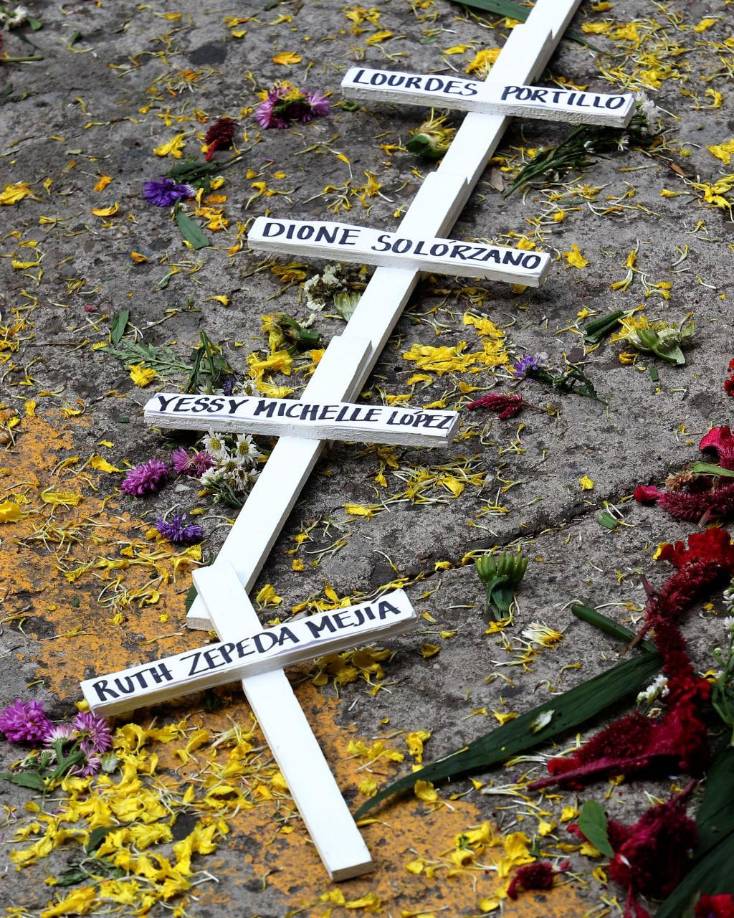 Los accesos al Parlamento fueron acordonados hoy por decenas de policías por la ceremonia de instalación del tercer período de sesiones de la legislatura 2022-2026, a la que asistió la presidenta hondureña, Xiomara Castro, quien felicitó a las mujeres de su país.