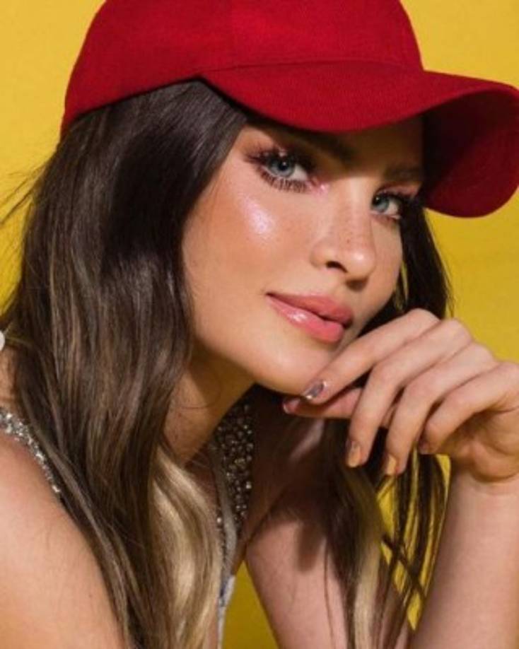 La cantante mexicana, que cumplió 30 años el pasado 15 de agosto, colgó en su cuenta de Instagram, dos imágenes en las que luce super sexy en bikini.