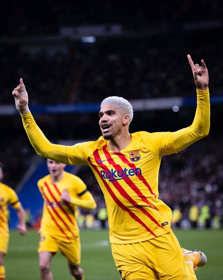 Según Diario Marca, el defensor uruguayo Ronald Araujo renovará con el FC Barcelona de manera oficial en los próximos días. Percibirá una ficha que se situará entre los tres y cuatro millones de euros por temporada.