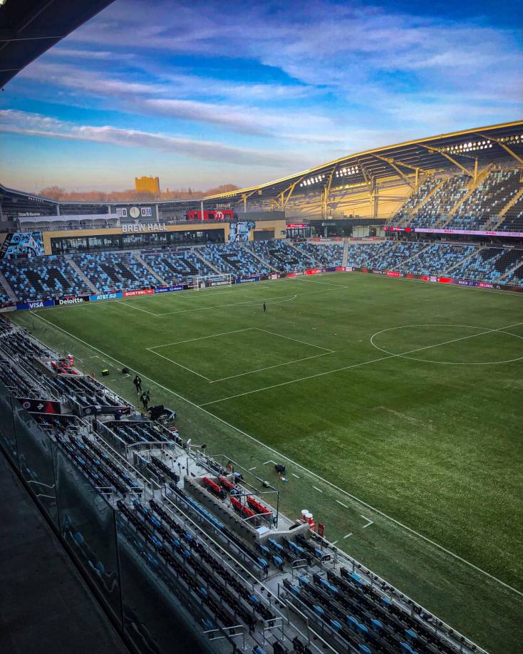 La cancha del estadio Allianz Field de Minnesota quedó impecable para el partido pese al fuerte clima.