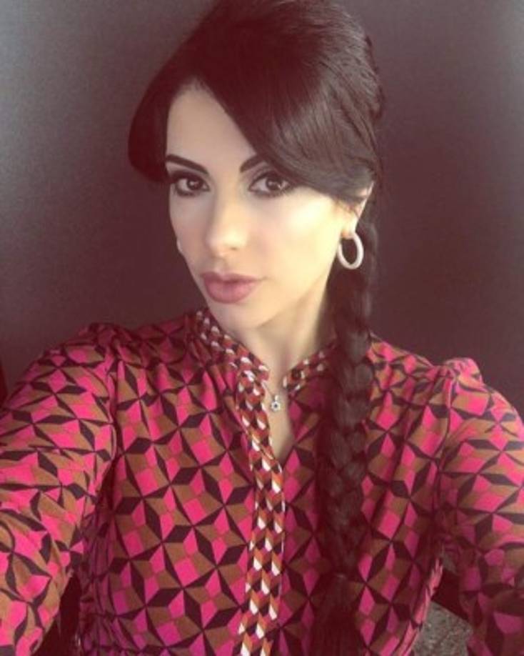 Karla es una mujer muy atractiva.