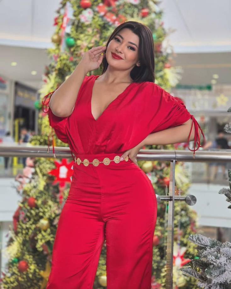 Actualmente trabaja para el canal televisivo HCH, donde se desempeña en el área de Entretenimiento, pero en ocasiones en la parte noticiosa también.