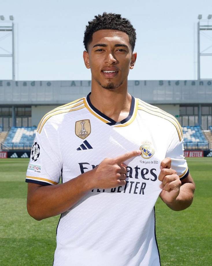 Con su irrupción, Bellingham es la sensación del fútbol mundial y se ha convertido en el inesperado héroe del Real Madrid en la era ‘post Benzema’. El jugador suma 8 goles y 3 asistencias en 9 partidos, a pesar de ser un centrodelantero.