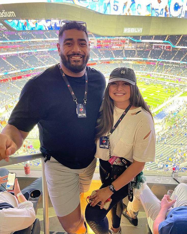 Niki Ikahihijo-Bender también resalta por su belleza. La pareja se comprometió el año pasado, pero aún no se sabe la fecha de la boda. 