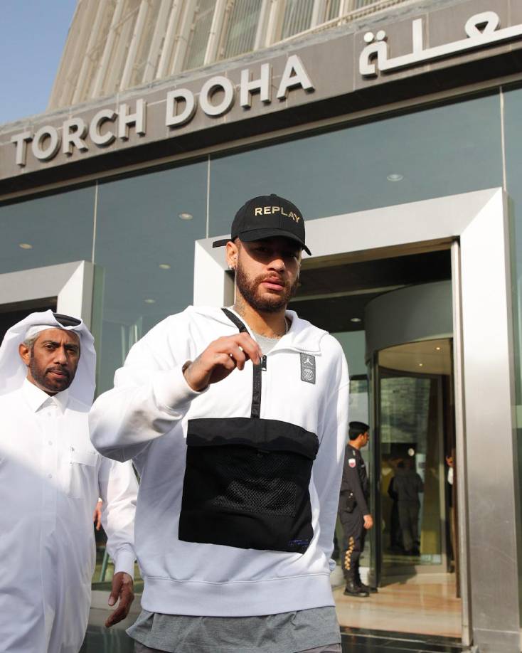 En las últimas horas se ha revelado que el PSG está cansado de las actitudes de Neymar y como consecuencia han decidido ponerlo en venta.