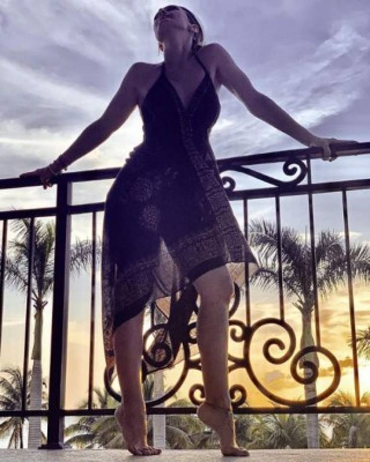 La artista ha regresado a los escenarios con una imagen más madura, retro pero con una silueta envidiable.